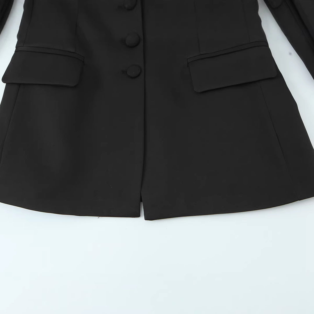 Damen Taillierter Blazer mit bezogenen Knöpfen und Pattentaschen Nord Taschen