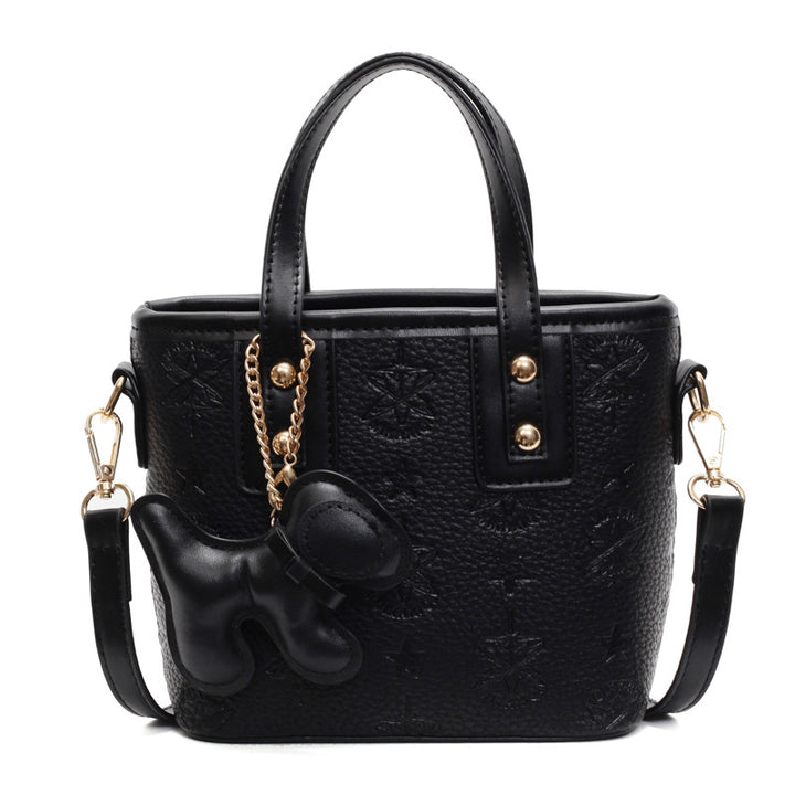 Damen Mini-Handtasche mit verspieltem Hundeanhänger | Nord Taschen
