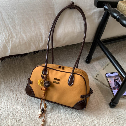 Damen elegante Handtasche mit verspielten Anhängern Nord Taschen