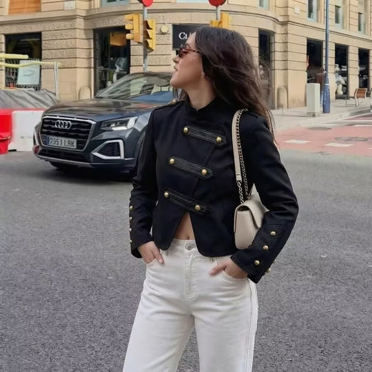 Damen Cropped Militärblazer im Uniformstil mit dekorativen Zierstreifen und Messingknöpfen Nord Taschen