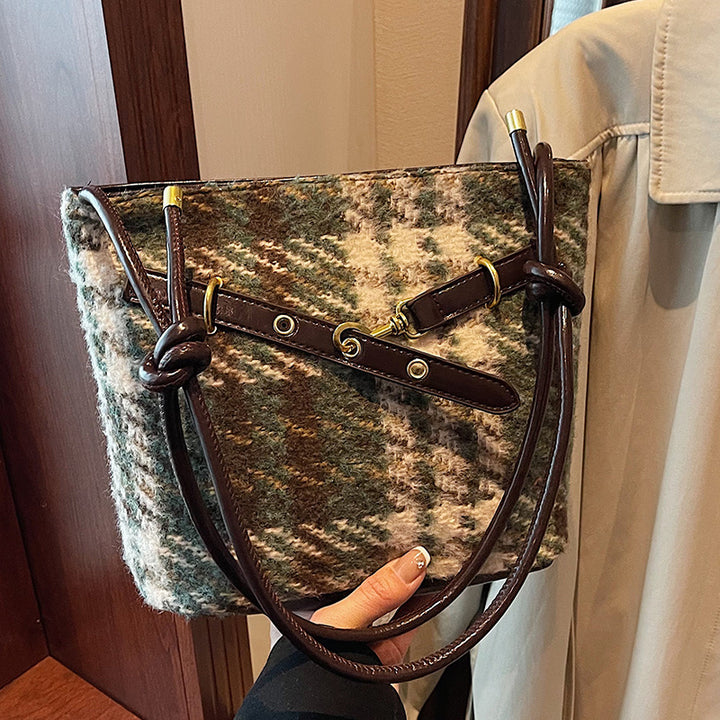 Damen Elegante Handtasche mit goldenen Akzenten Nord Taschen