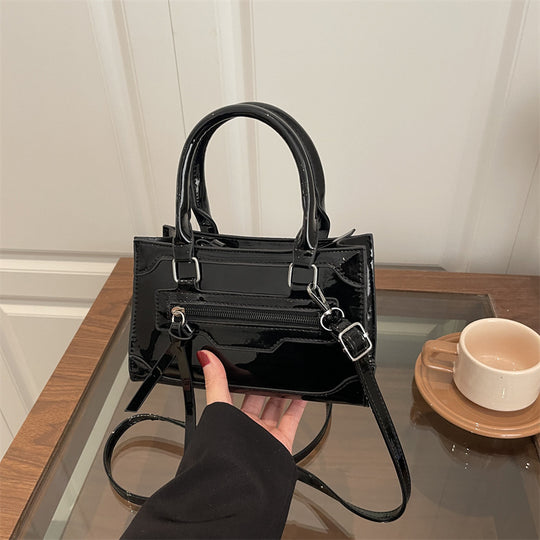 Damen Handtasche mit schimmerndem Lackfinish und verstellbarem Schulterriemen Nord Taschen