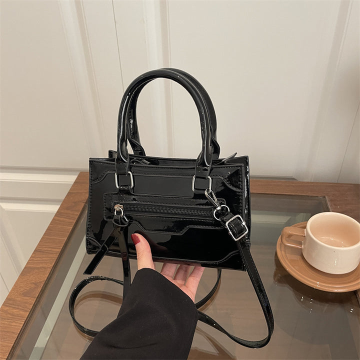 Damen Handtasche mit schimmerndem Lackfinish und verstellbarem Schulterriemen Nord Taschen