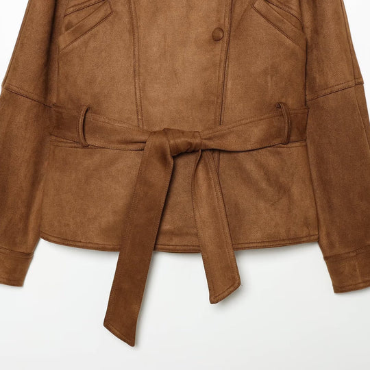 Damen Taillierte Kurzjacke aus weichem Veloursimitat mit asymmetrischer Knopfleiste und Bindegürtel Nord Taschen