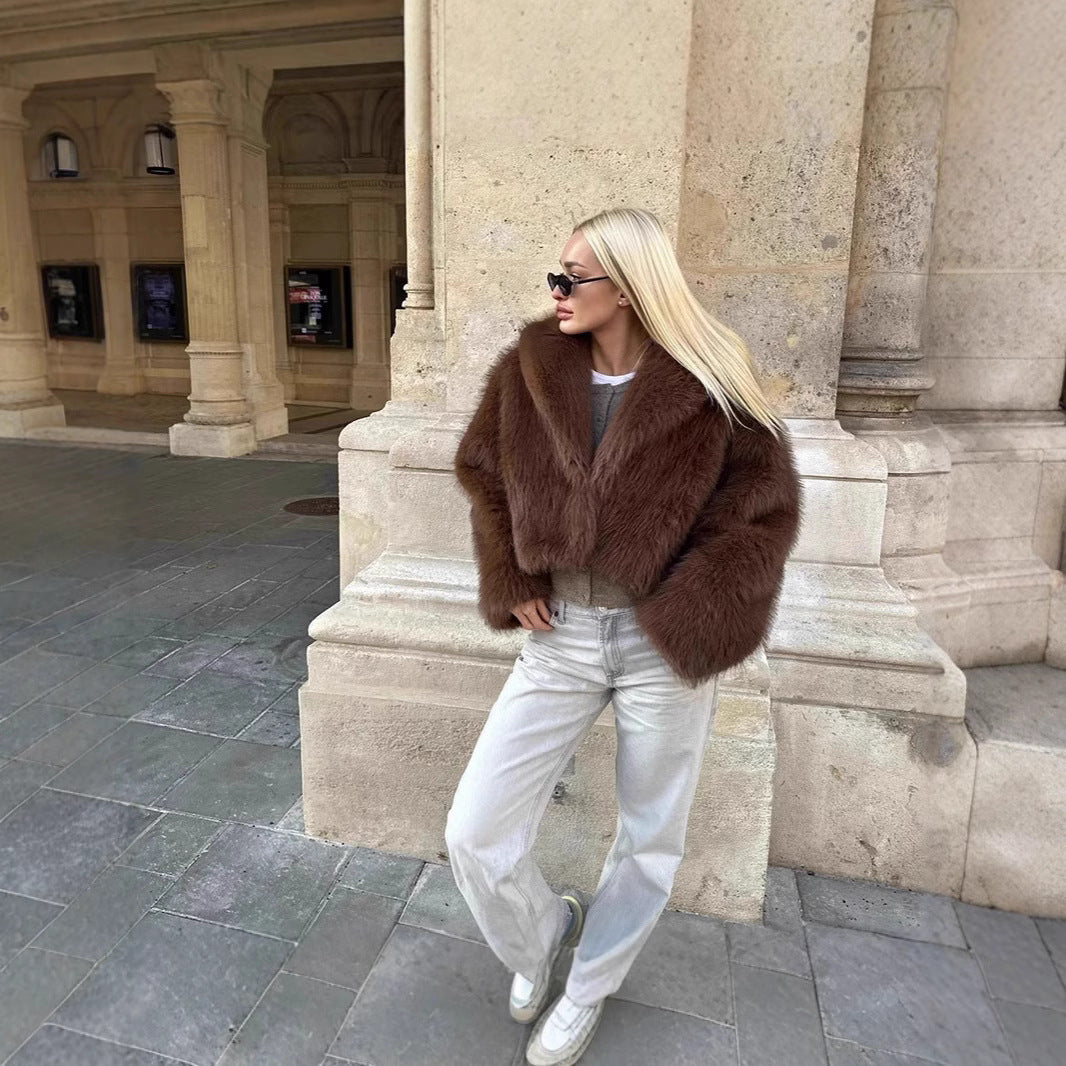 Damen Kurze Cropped Kunstpelzjacke mit voluminösem Schalkragen Nord Taschen