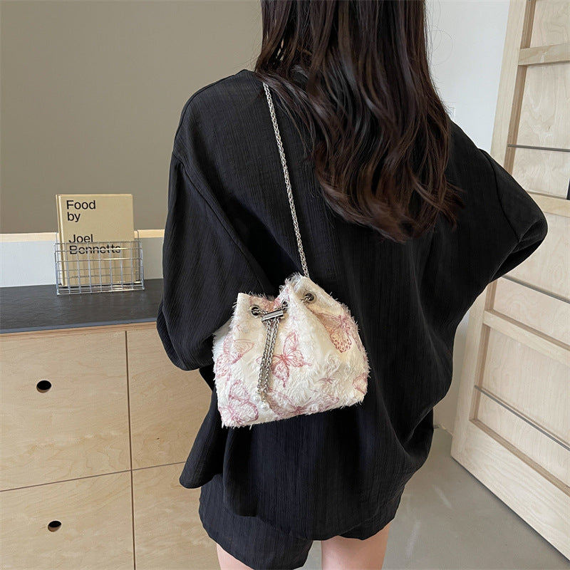 Damen trendige Tasche mit verspieltem Pelz-Detail Nord Taschen