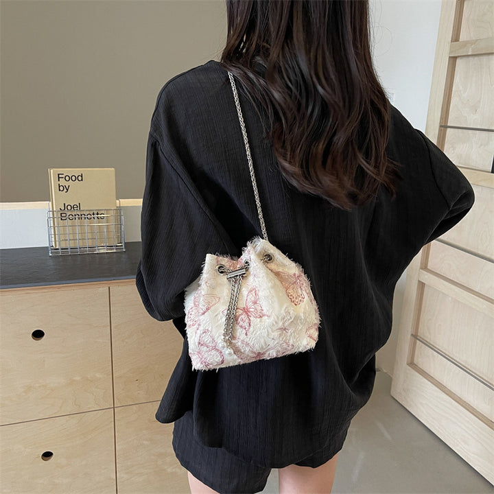 Damen trendige Tasche mit verspieltem Pelz-Detail Nord Taschen