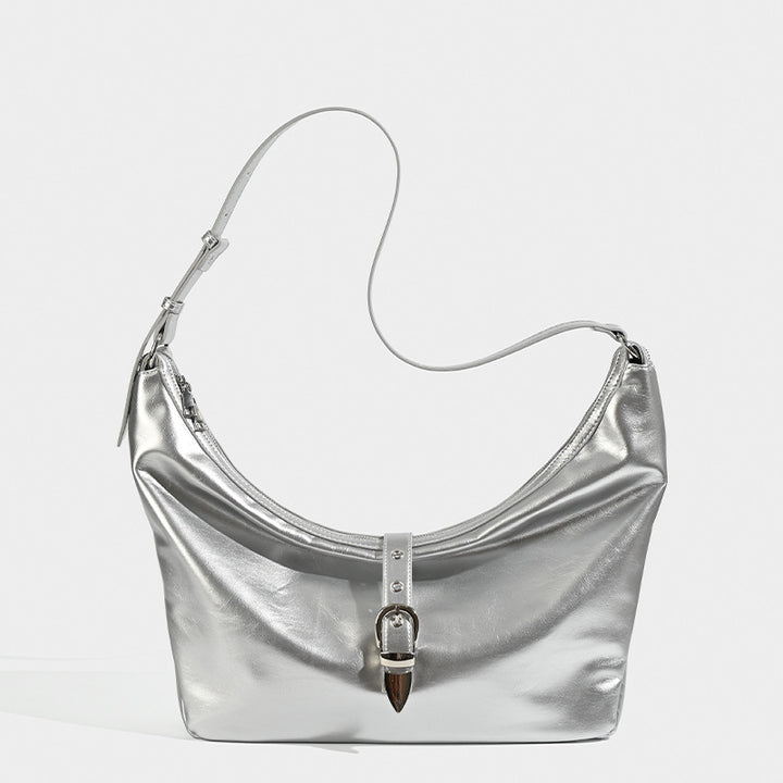 Damen Hobo-Tasche mit metallic glänzender Oberfläche und elegantem Gurtverschluss Nord Taschen