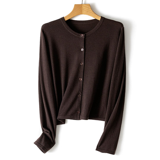 Damen leichte kurz geschnittene Feinstrick-Cardigan mit Rundhalsausschnitt und Knopfleiste Nord Taschen