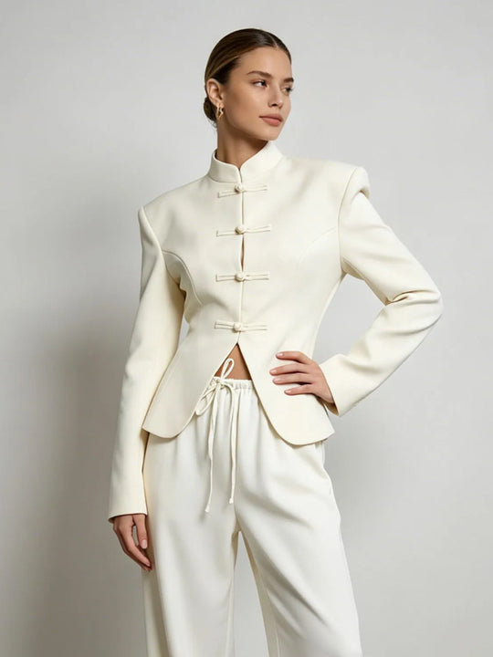 Damen Sculpted‑Blazer mit Stehkragen, dekorativen Knotenverschlüssen und taillierter Silhouette Nord Taschen