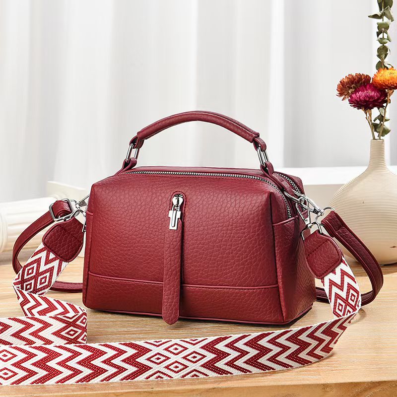 Damen Handtasche mit abnehmbarem, dekorativem Gurt Nord Taschen