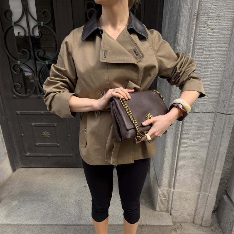Damen Kurztrenchjacke mit taillierter Silhouette, Bindegürtel und kontrastkragen Nord Taschen