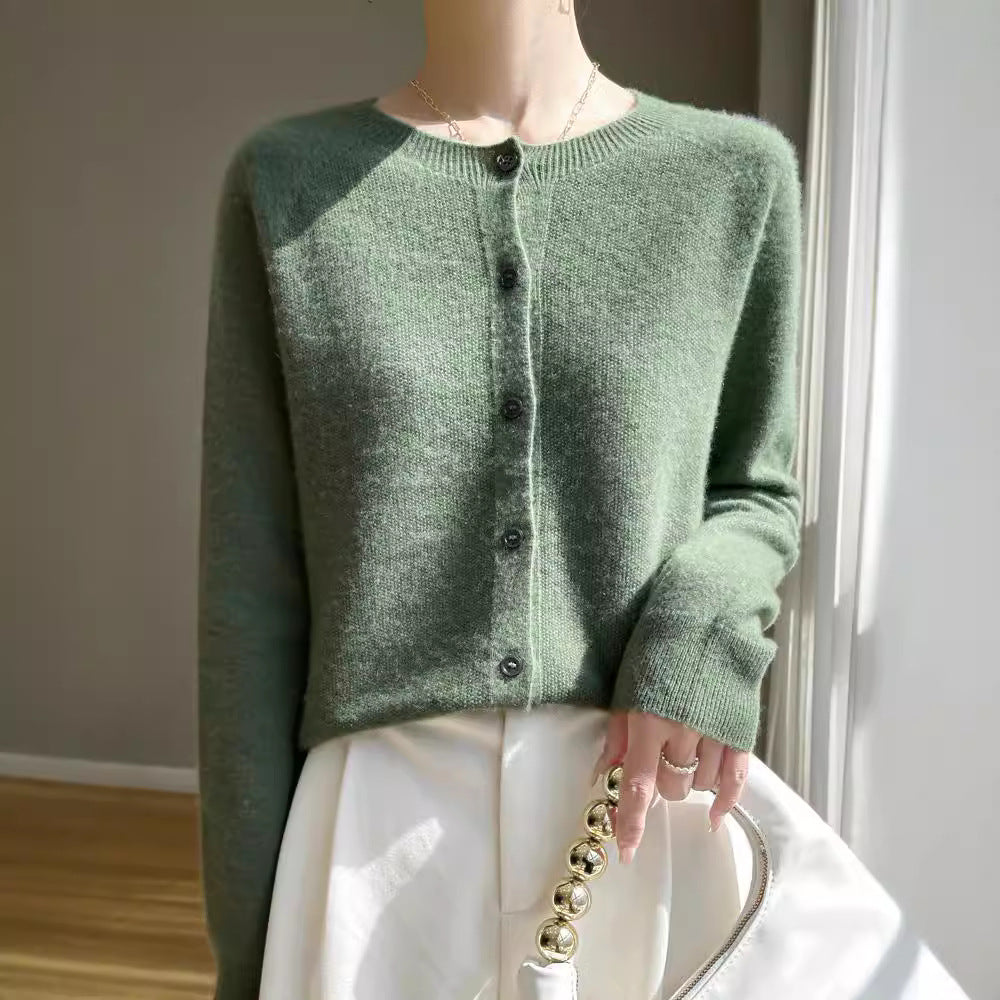 Damen Kurzgeschnittener Feinstrick-Cardigan mit Rundhalsausschnitt und schimmernder Knopfleiste Nord Taschen
