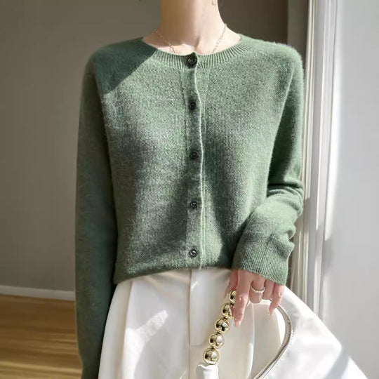 Damen Kurzgeschnittener Feinstrick-Cardigan mit Rundhalsausschnitt und schimmernder Knopfleiste Nord Taschen