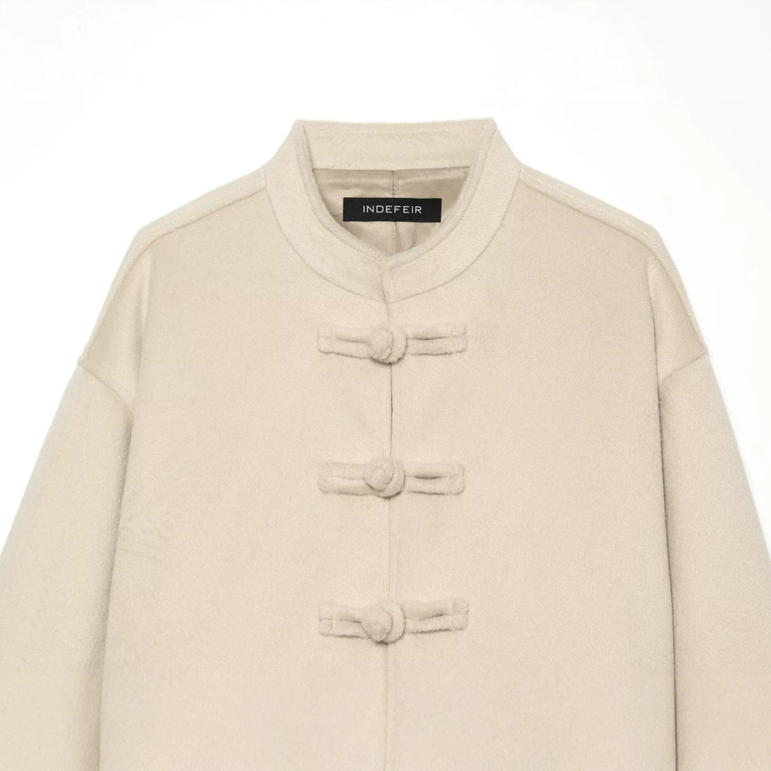 Damen Kurze Teddyjacke mit Mandarinkragen und dekorativen Knotenverschlüssen Nord Taschen