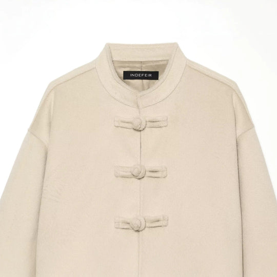 Damen Kurze Teddyjacke mit Mandarinkragen und dekorativen Knotenverschlüssen Nord Taschen