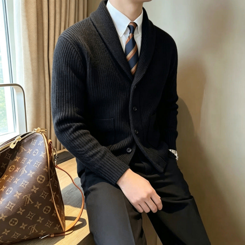 Herren Schalkragen-Strickcardigan mit Rippenstruktur, Knopfleiste und aufgesetzten Taschen Nord Taschen