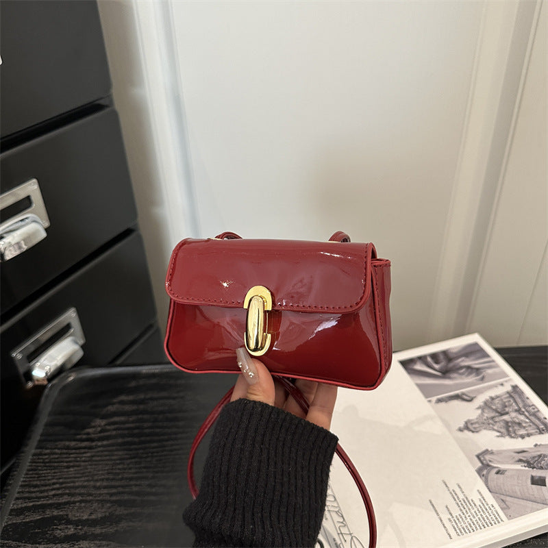 Damen Mini-Umhängetasche mit glamourösem Klappverschluss Nord Taschen