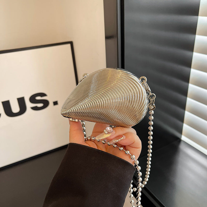 Damen Clutch im eleganten Muschel-Design Nord Taschen