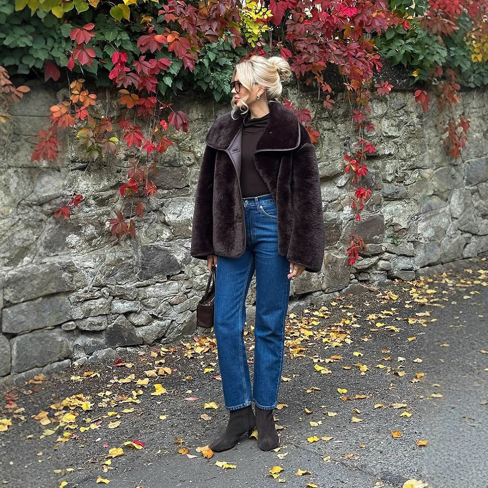 Damen Boxy-Fauxfur-Jacke mit voluminösem Schalkragen und kastiger Silhouette Nord Taschen