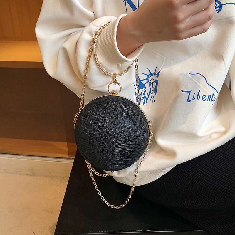 Damen elegante Clutch mit hochwertigem Ringakzent Nord Taschen