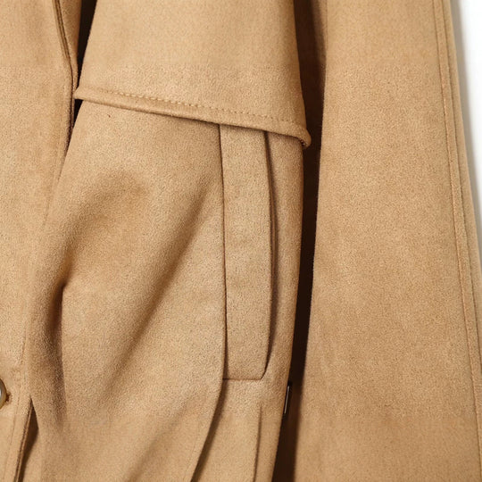 Damen Kurzgeschnittene Trenchjacke in Veloursleder‑Optik mit Schulterklappen und Schnallenmanschetten Nord Taschen