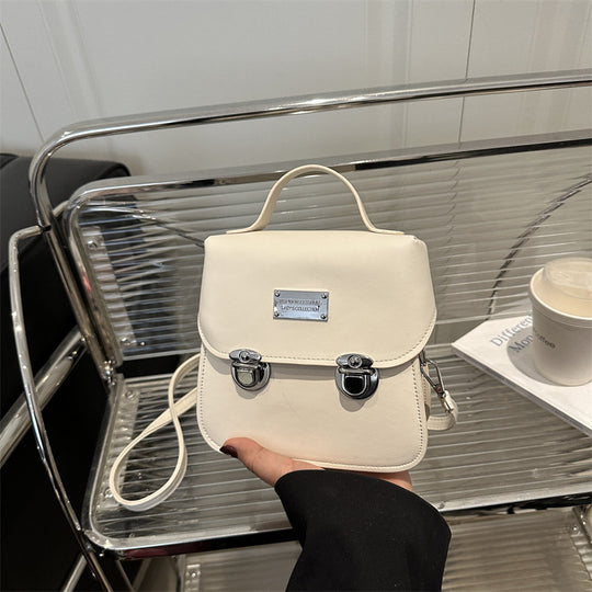 Damen praktische Crossbody-Rucksackhandtasche mit stilvollen Metallakzenten Nord Taschen