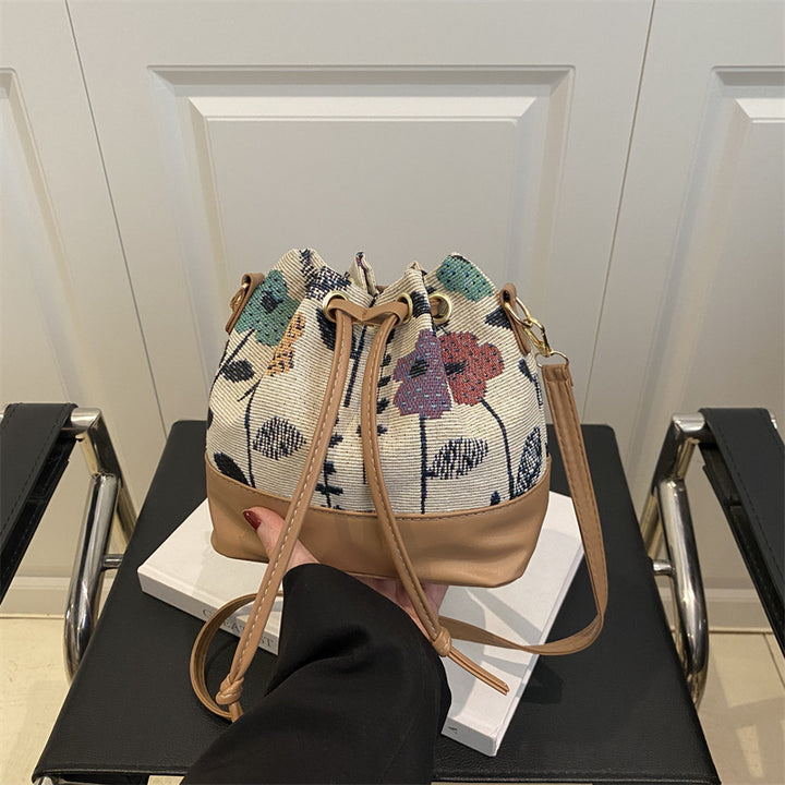 Damen Beuteltasche mit floralem Muster und Lederboden Nord Taschen
