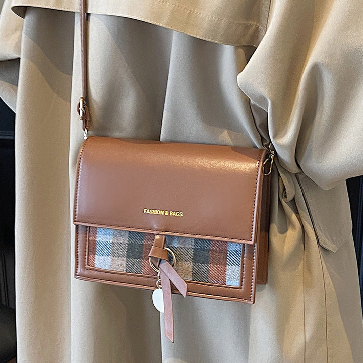 Damen Umhängetasche mit modernem Karodesign Nord Taschen