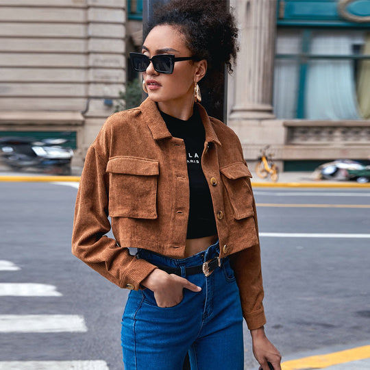 Damen cropped Cordjacke mit aufgesetzten Klappentaschen Hemdkragen und Knopfverschluss Nord Taschen
