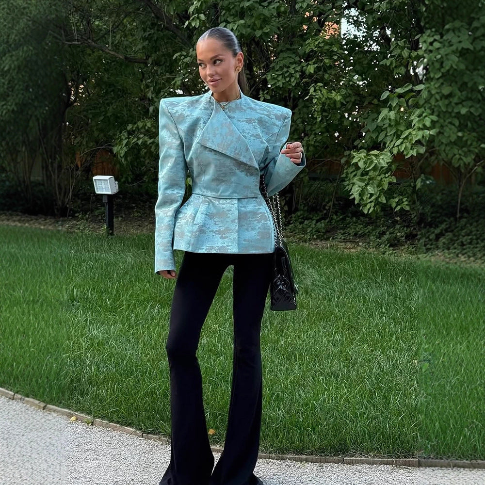 Damen Taillierter Jacquard-Blazer mit betonten Schultern, Schößchen und asymmetrischem Revers Nord Taschen