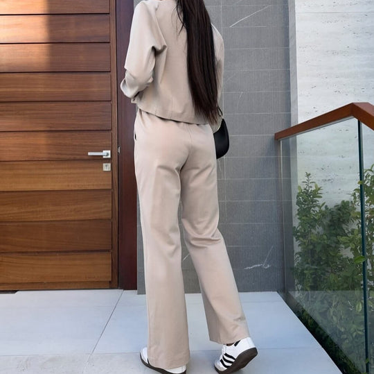 Damen Elegantes Zweiteiler-Set mit Kurzjacke und Hochbund-Faltenhose Nord Taschen