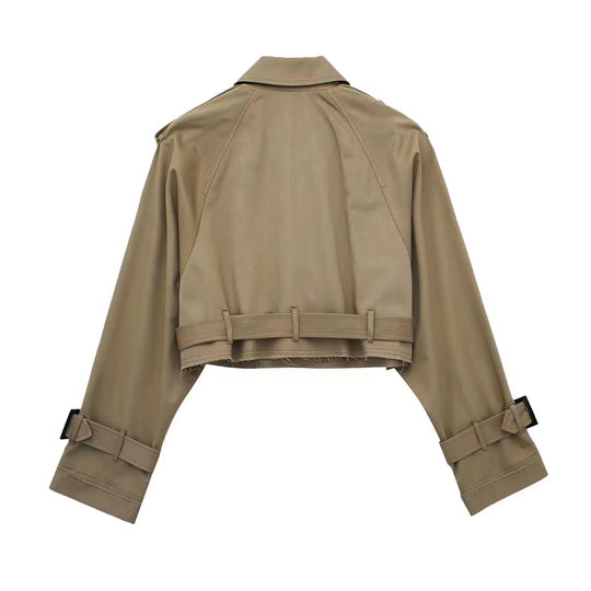 Damen Gekürzte Trenchjacke mit Taillengürtel, Schulterklappen und verstellbaren Ärmelriemen Nord Taschen