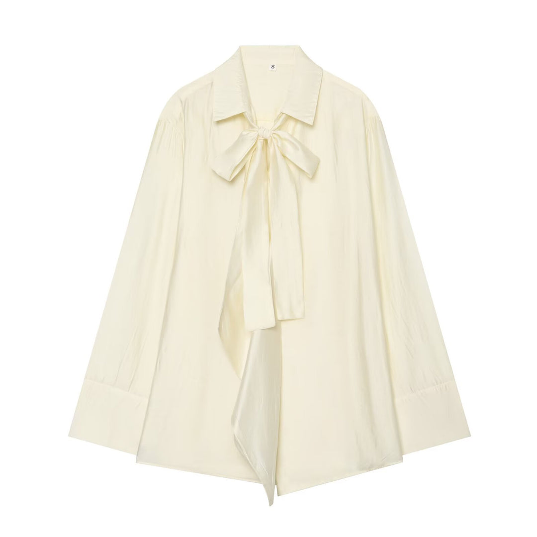 Damen Oversize-Seidenoptik-Bluse mit Schleifenkragen und asymmetrischem Saum Nord Taschen
