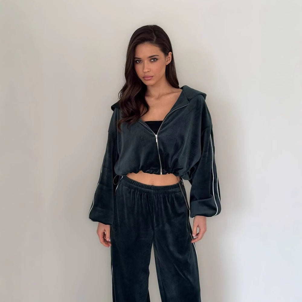Damen dreiteiliges Samt-Lounge-Set mit Bandeau-Top, Kapuzen-Zipjacke und weiter High-Waist Palazzo-Hose Nord Taschen