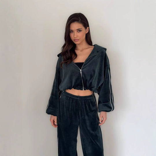 Damen dreiteiliges Samt-Lounge-Set mit Bandeau-Top, Kapuzen-Zipjacke und weiter High-Waist Palazzo-Hose Nord Taschen