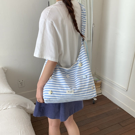Damen Hobo-Tasche mit dekorativem Kordelzug und charmanten Applikationen Nord Taschen