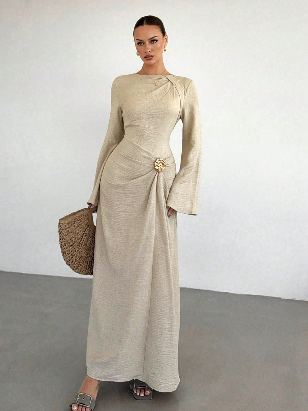 Damen Maxikleid mit Drapierung, Zierbrosche und weiten Trompetenärmeln Nord Taschen
