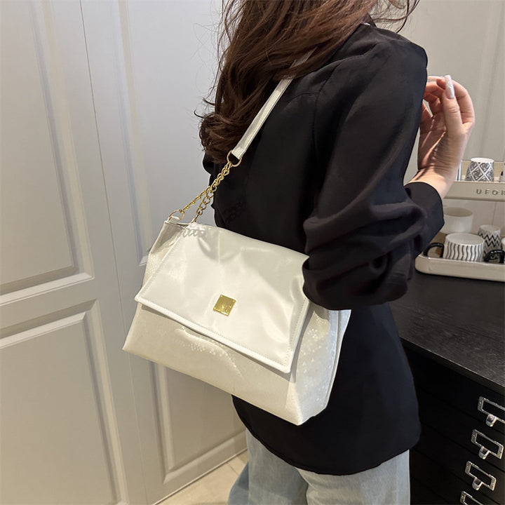 Damen modische Handtasche mit Kettenakzent Nord Taschen