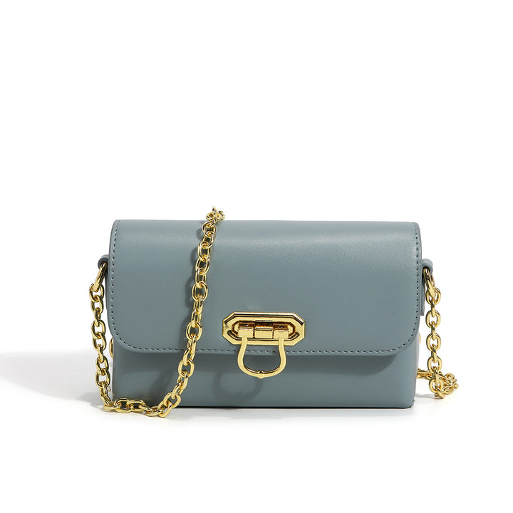 Damen Clutch mit eleganter Verarbeitungsstruktur und dekorativen Kettenakzenten Nord Taschen