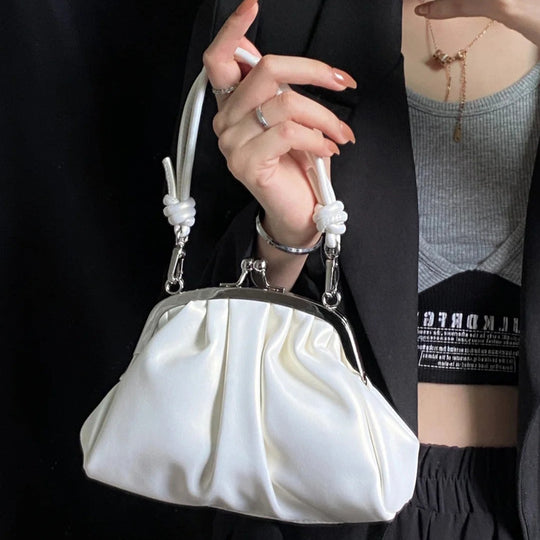 Damen Clutch Tasche mit raffiniertem Faltendesign und elegantem Kettenarmband Nord Taschen