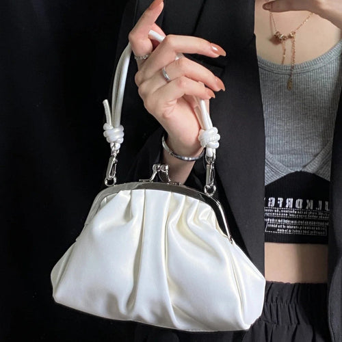 Damen Clutch Tasche mit raffiniertem Faltendesign und elegantem Kettenarmband Nord Taschen