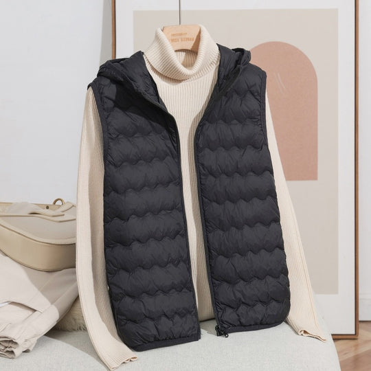 Damen Ultraleichte Kapuzen-Steppweste mit ergonomischer Wellensteppung und kompaktem Packformat Nord Taschen