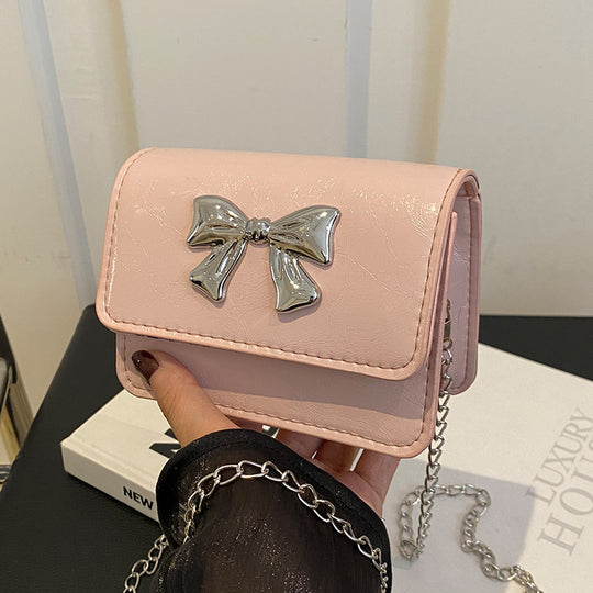 Damen Clutch mit zauberhaftem Schleifendetail und edlem Kettenriemen Nord Taschen