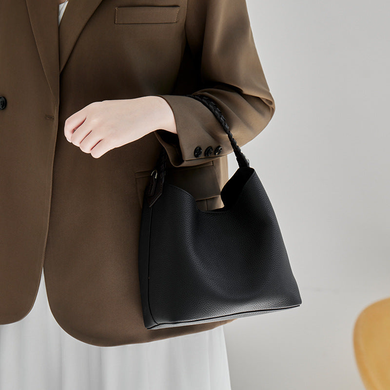 Damen Hobo-Tasche mit geflochtenem Tragegriff und weicher Lederstruktur Nord Taschen