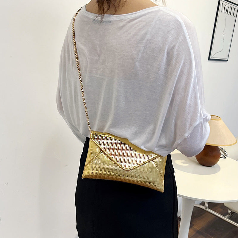 Damen Clutch mit elegantem Wellenmuster Nord Taschen