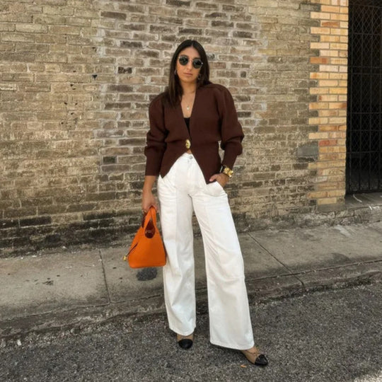 Damen Kurze V‑Ausschnitt Strickjacke mit Ballonärmeln und Zierknopf Nord Taschen