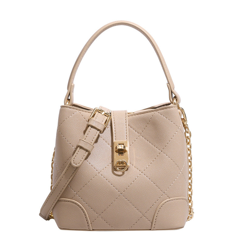 Damen Hobo-Tasche mit elegantem Kettenriemen und strukturiertem Design Nord Taschen