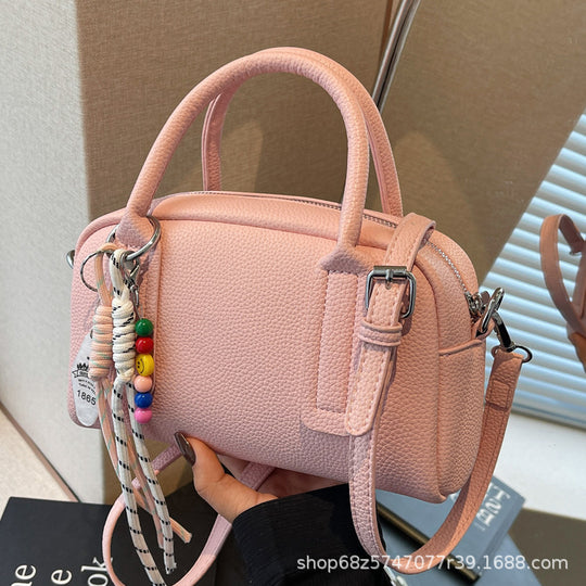 Damen Handtasche mit robustem Kunstleder und abnehmbarem Schulterriemen Nord Taschen