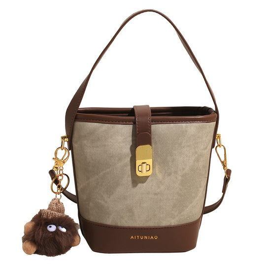 Damen Handtasche im urbanen Stil mit abnehmbarem Schlüsselanhänger Nord Taschen